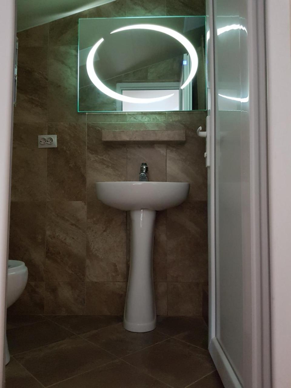 Meridian Kutaisi Luaran gambar